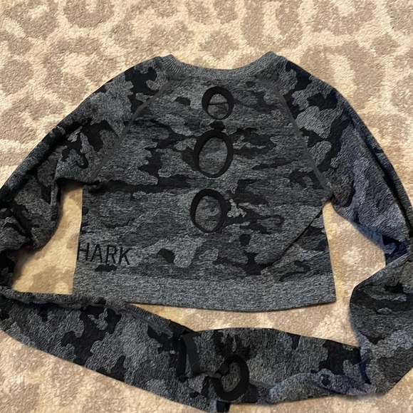Gymshark Adapt Camo Seamless Long Sleeve Crop Top - Picture 6 of 6